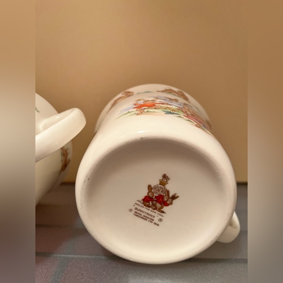 Royal Doulton vintage Bunnykins tea cups one double handle & one single handle - Picture 4 of 5